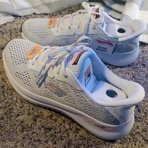 Skechers White and Peach Running Shoes